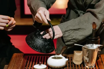 A Pakistani Designer Seeks India’s Chai-Hosting Stories for Research