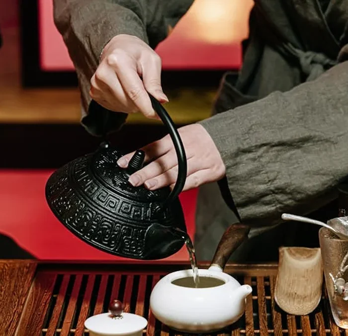 A Pakistani Designer Seeks India’s Chai-Hosting Stories for Research