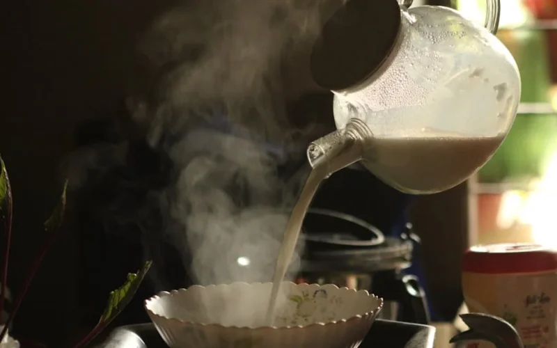 James Hoffmann’s Steamed Water Experiment Sparks Brewing Debate