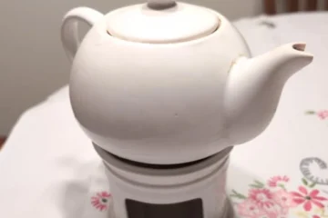 A Porcelain Teapot’s Spout: Why Width Matters