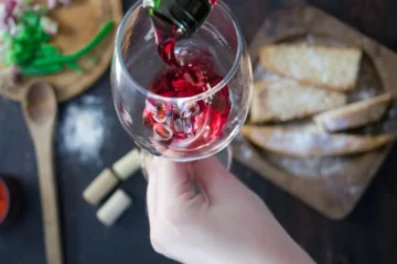 Rosé Is Rewriting the Rules of Non-Alcoholic Wine