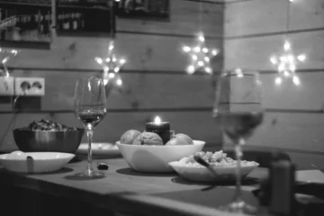 Wine Glass Shape Alters Aroma Perception, Experts Say