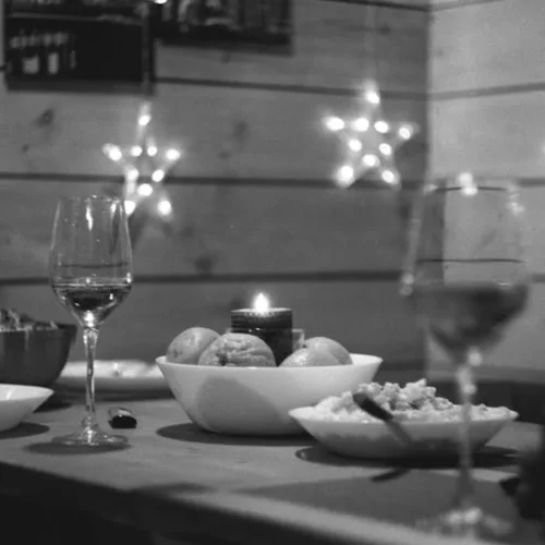 Wine Glass Shape Alters Aroma Perception, Experts Say