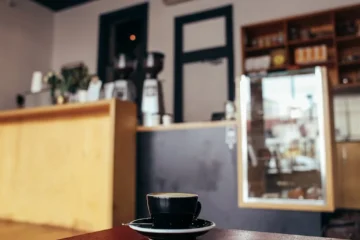 Yemeni Coffee Shops Expand, No-Tipping Policies Shift
