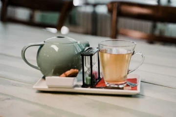 Nutritionist Weighs In on the Coffee Versus Tea Debate