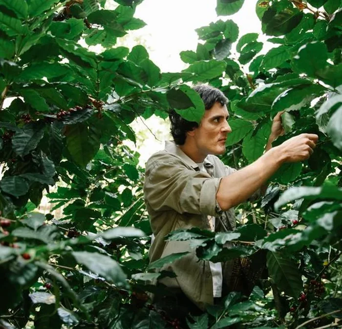 Kenyan Farmer Training Bridges Science and Field Knowledge