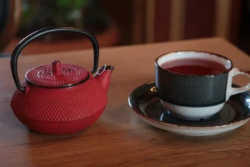 Black Tea Shows Stronger Links to Vascular Health Than Green
