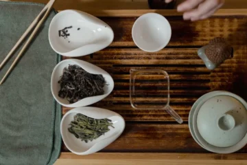 Yunnan Sourcing Duck Shit Tea vs. Unidentified Chinese Gift