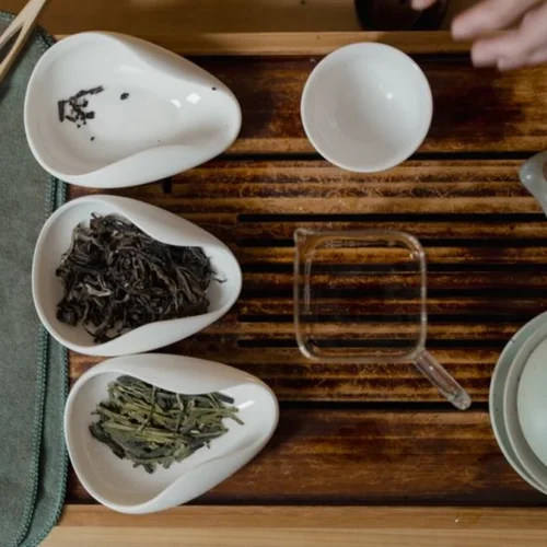 Yunnan Sourcing Duck Shit Tea vs. Unidentified Chinese Gift